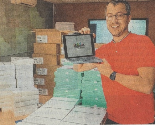 Peter Hartmann mit Tablets